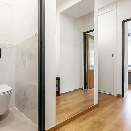 Popular Location / Street View / 4 Ppl / Netflix Apartment Prague
