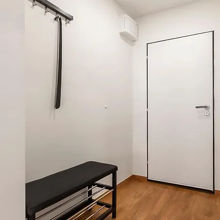 Apartment Popular Location / Street View / 4 Ppl / Netflix