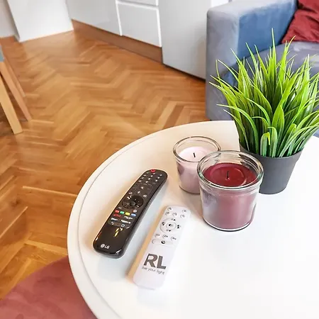 Popular Location / Street View / 4 Ppl / Netflix Apartment