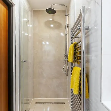 Popular Location / Street View / 4 Ppl / Netflix Apartment Prague