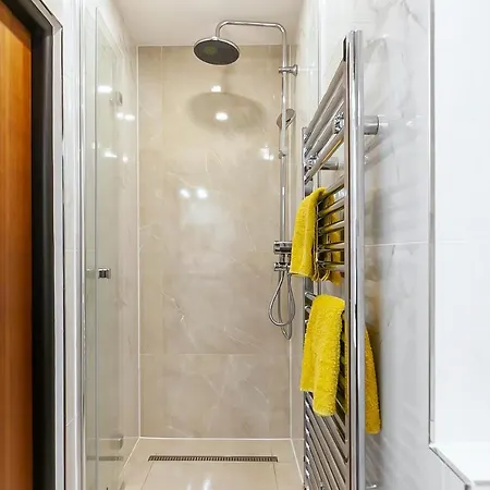 Popular Location / Street View / 4 Ppl / Netflix Apartment Prague