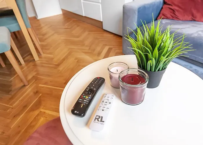 Popular Location / Street View / 4 Ppl / Netflix Appartamento