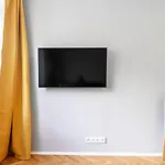 Popular Location / Street View / 4 Ppl / Netflix * Πράγα