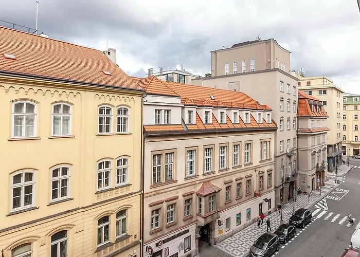 Popular Location / Street View / 4 Ppl / Netflix Apartament